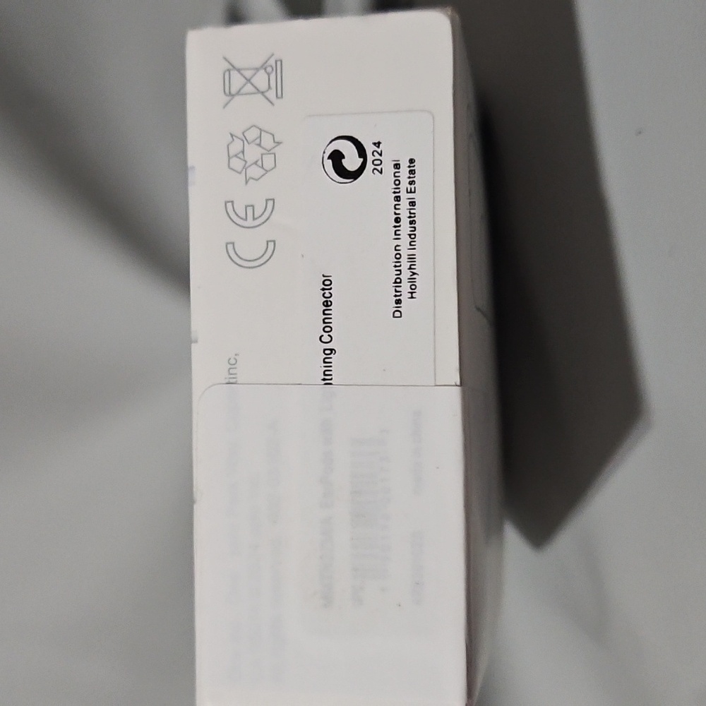 Apple EarPods with Lightning Connector - White - Picture 5 of 5